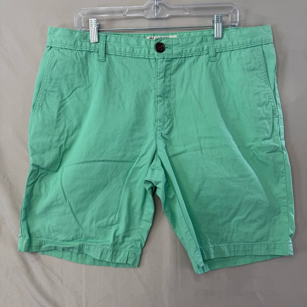 Penguin Munsingwear Shorts Men’s Size 38 Flat Front Chino Casual Green 9” Inseam
